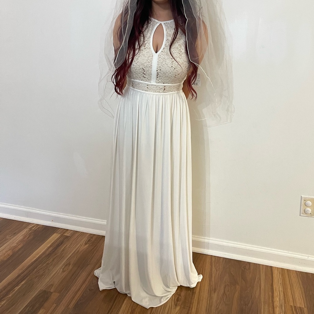Women’s Dress! Wedding dress/ formal dress, will add the wedding veil!